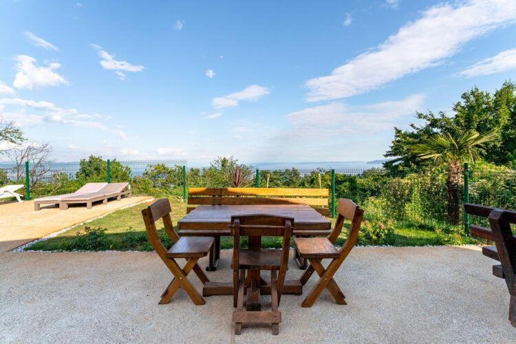 Apartments Nika With Swimming Pool And Beautiful Sea View Dobreć Extérieur photo