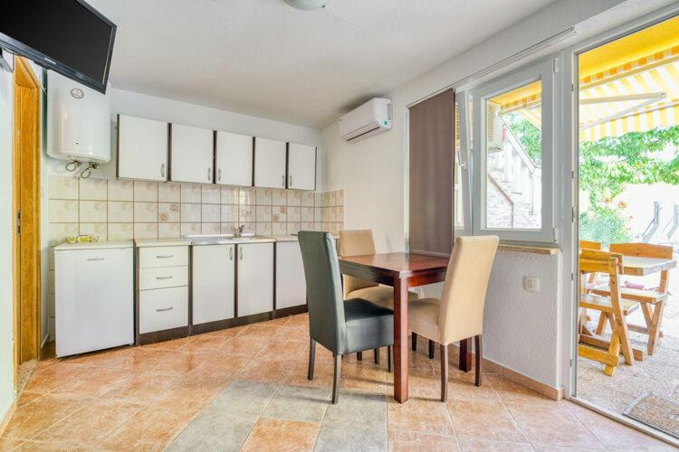 Apartments Nika With Swimming Pool And Beautiful Sea View Dobreć Extérieur photo