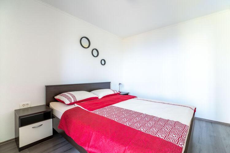 Apartments Nika With Swimming Pool And Beautiful Sea View Dobreć Extérieur photo